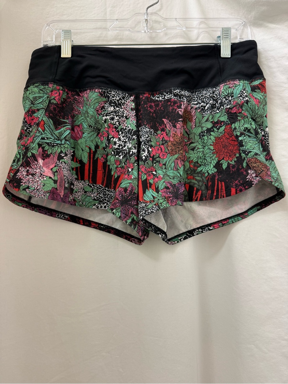 Lululemon Speed Up - Floral Print Women’s Active Shorts - Black Waistband